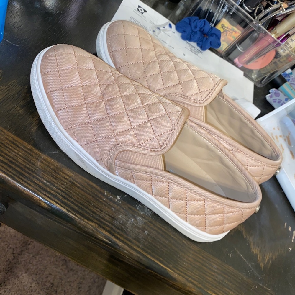 6.5 Steve Madden slip on shoes